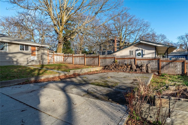 view of yard featuring a patio