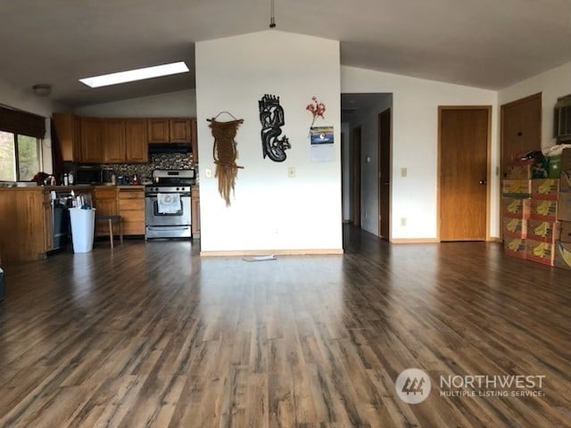 kitchen featuring tasteful backsplash, dark hardwood / wood-style flooring, dishwashing machine, vaulted ceiling with skylight, and stainless steel stove