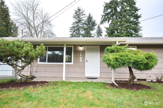 view of front of house with a front yard