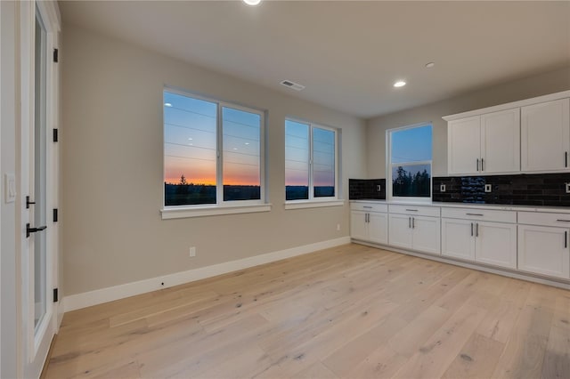 20239 125th Ave NE Unit Sm2-11, Bothell, WA 98011 - kitchen with visible vents, recessed lighting, backsplash, and light wood-type flooring