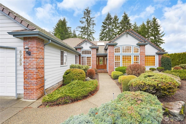 single story home featuring a garage