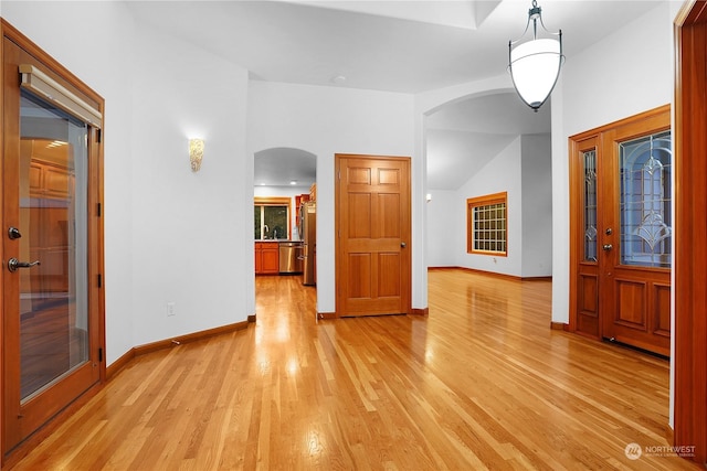 foyer with sink and light hardwood / wood-style floors