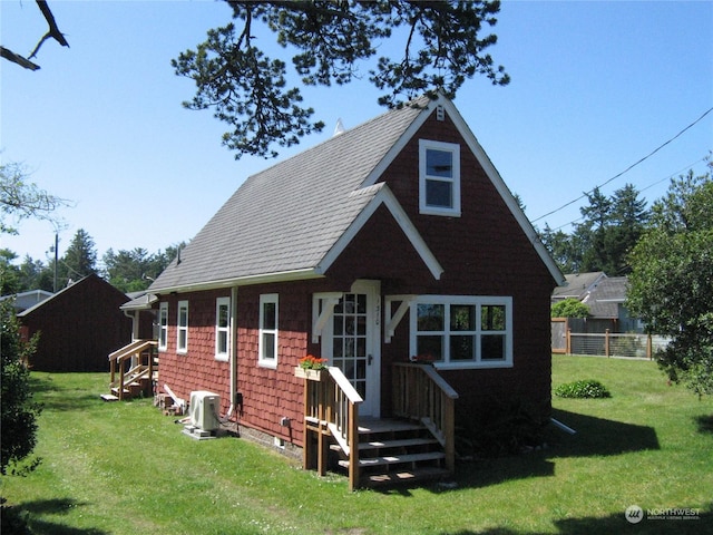 view of front facade featuring a front yard