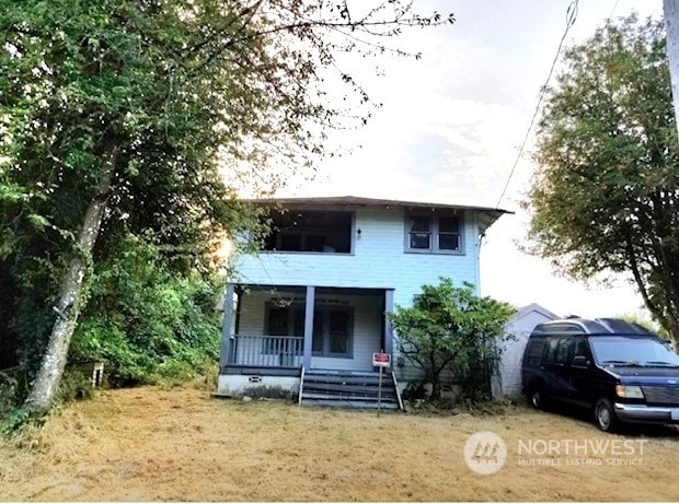 view of front of home featuring a porch