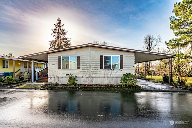 manufactured / mobile home featuring a carport