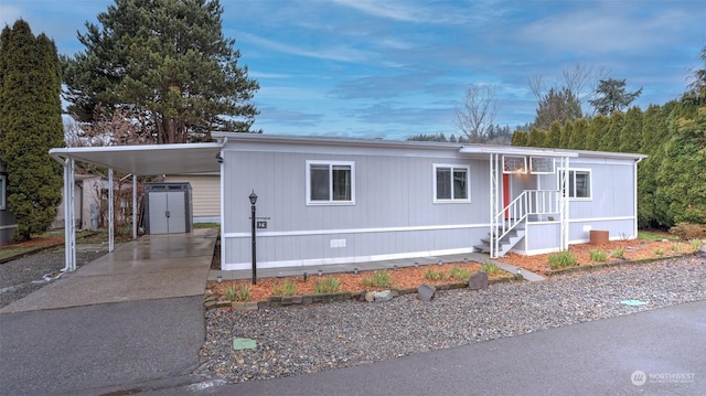 manufactured / mobile home with a carport