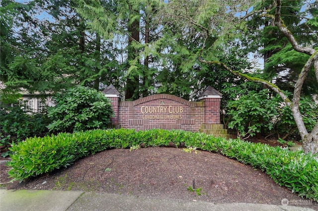 view of community / neighborhood sign