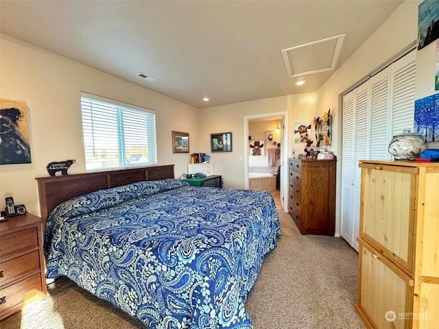 148 Pleasant Hill Dr, Silver Creek, WA 98585 - bedroom featuring ensuite bathroom, a closet, and light colored carpet