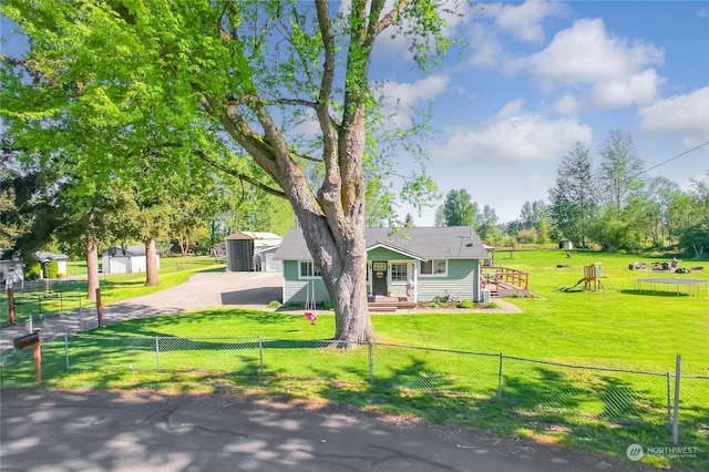 view of front of home featuring a front yard