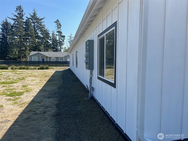 1306 Melbourne Ct, Westport, WA 98595 - view of side of property featuring board and batten siding and fence