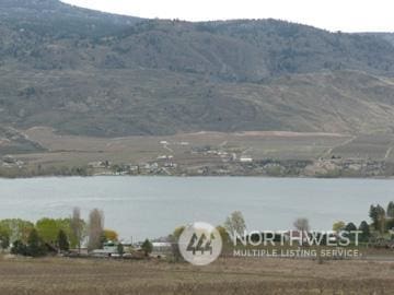 water view with a mountain view