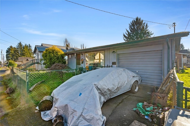 single story home featuring a garage