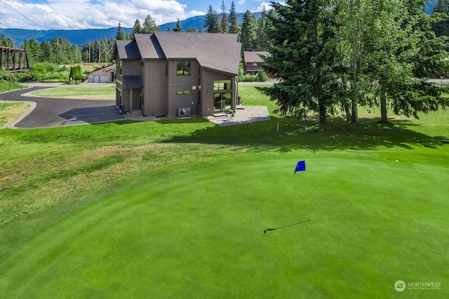 view of property's community featuring a mountain view and a lawn