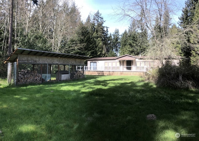 view of yard with a shed