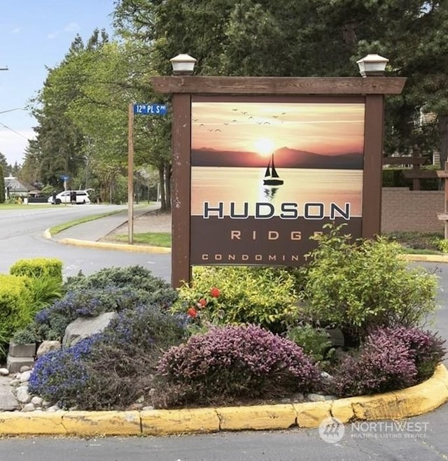 view of community / neighborhood sign