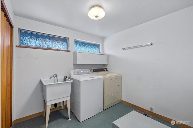 4144 94th Ave SE, Mercer Island, WA 98040 - laundry area featuring washer and dryer