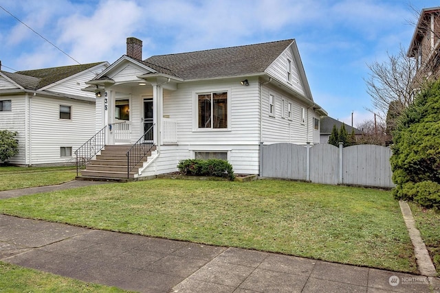 view of front facade with a front lawn