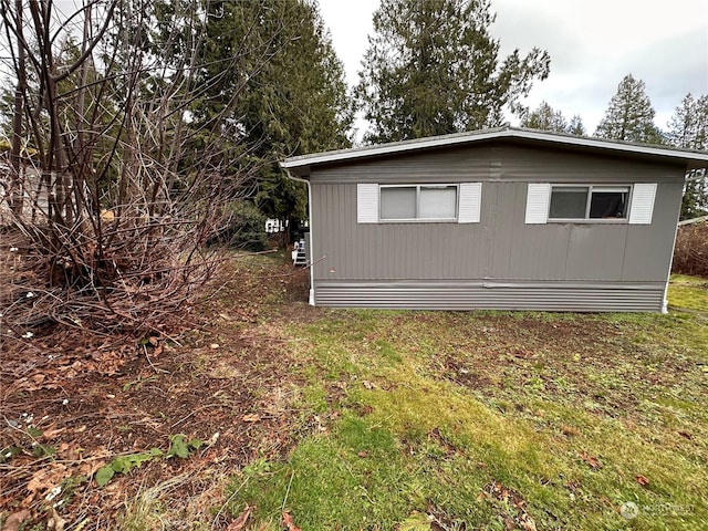 view of side of property featuring a yard