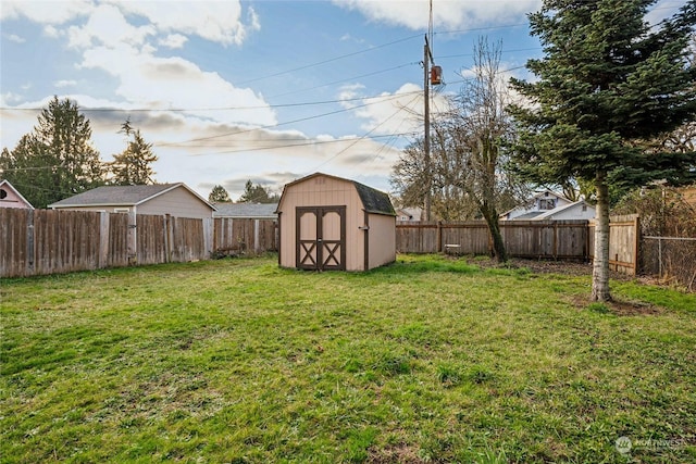 view of yard featuring a storage shed