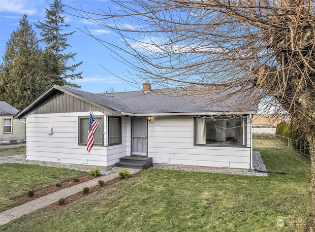 ranch-style house featuring a front yard