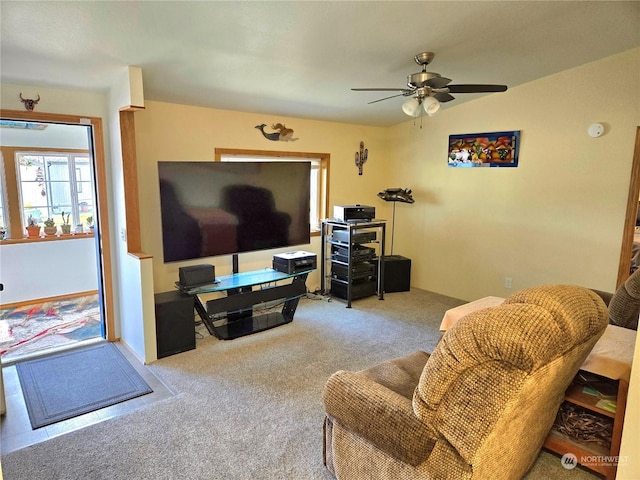 carpeted living room featuring ceiling fan