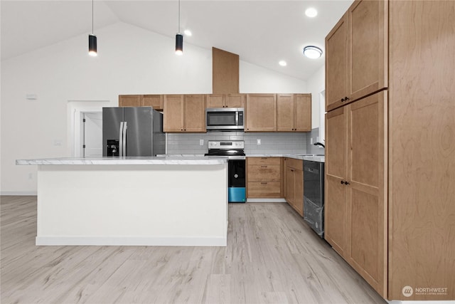 kitchen featuring tasteful backsplash, a center island, stainless steel appliances, and decorative light fixtures