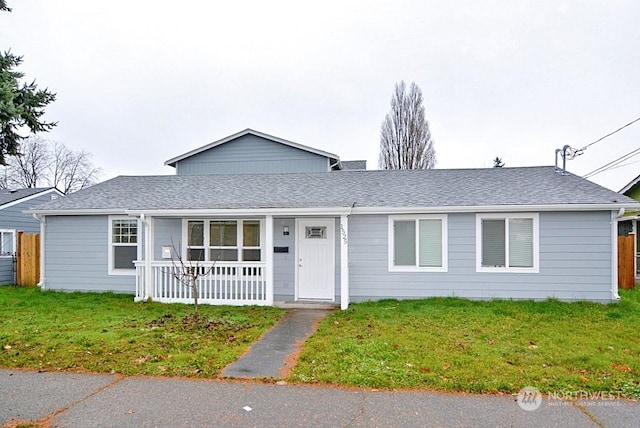 ranch-style home featuring a front lawn and covered porch