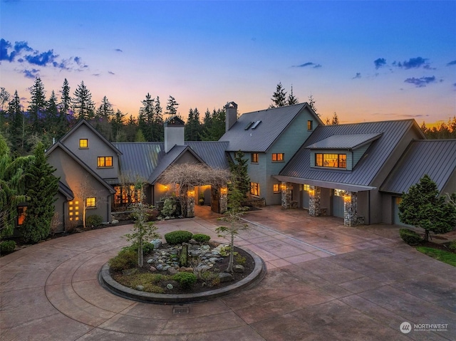 view of modern farmhouse style home