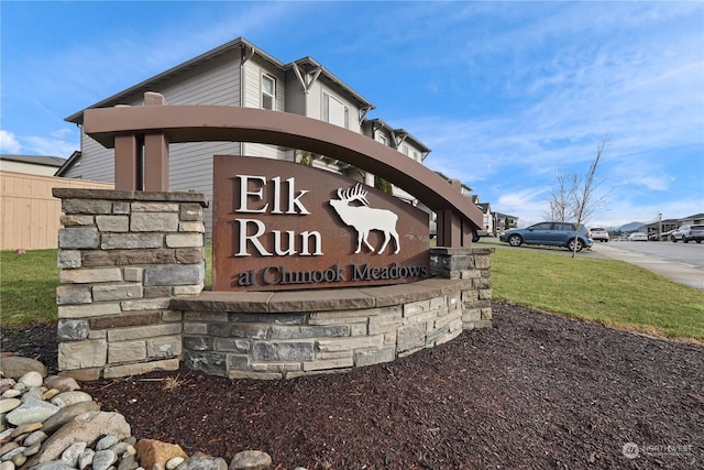 view of community / neighborhood sign