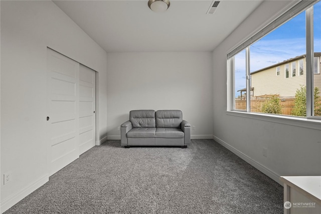 living area with carpet flooring