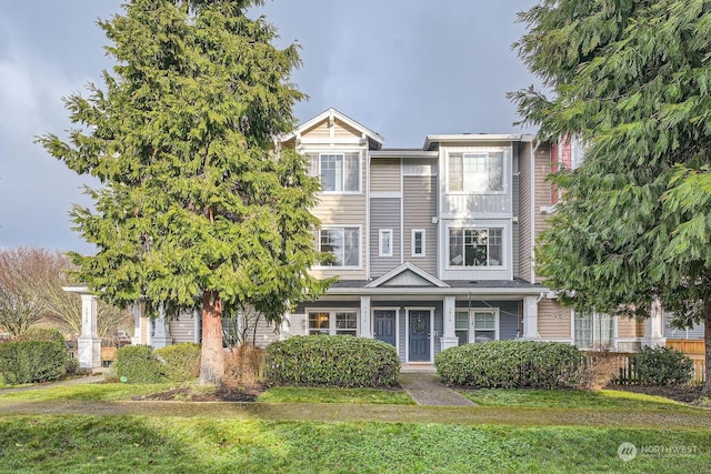 view of front of home with a front yard