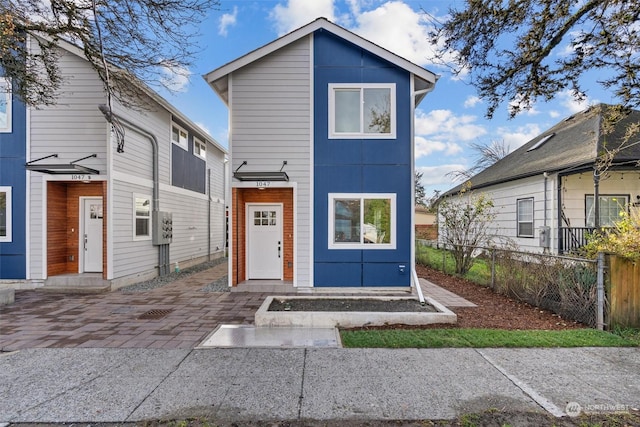 view of front of property featuring a patio area