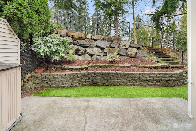 view of yard with a patio