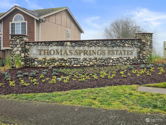 view of community / neighborhood sign