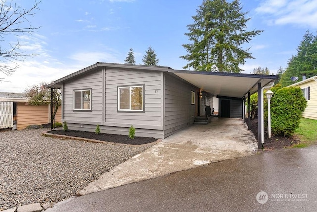 manufactured / mobile home featuring a carport