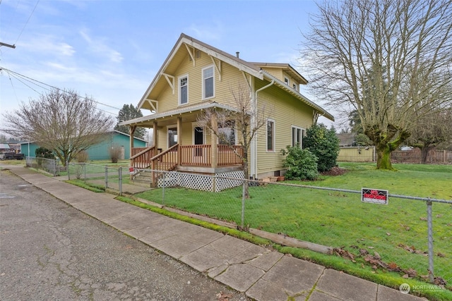 view of front of property featuring a front yard and a porch