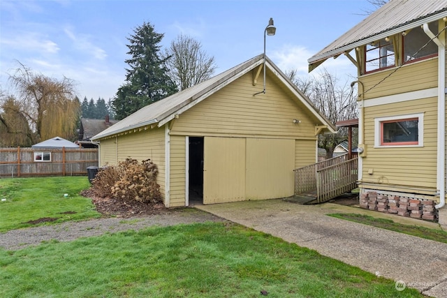 view of outdoor structure with a yard