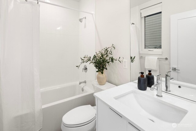 full bathroom featuring shower / bath combo with shower curtain, vanity, and toilet