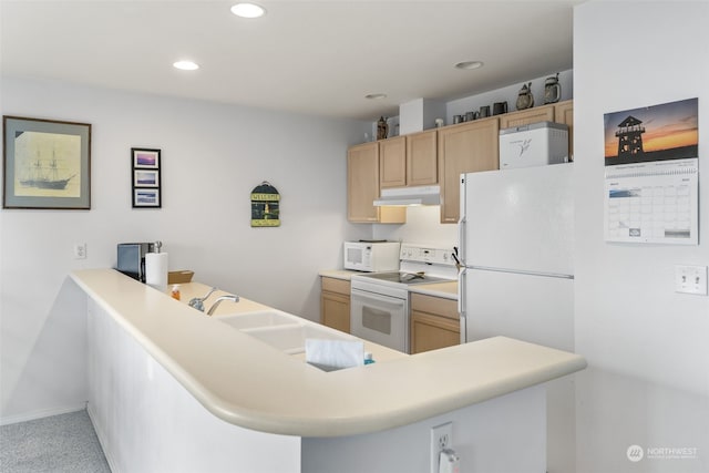 kitchen featuring kitchen peninsula, a kitchen bar, white appliances, sink, and light brown cabinets