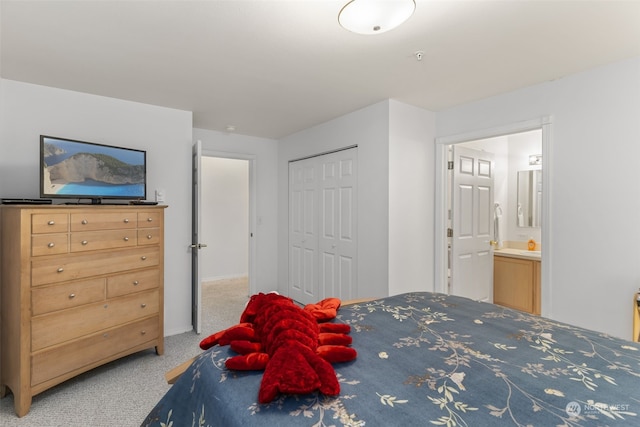 bedroom featuring connected bathroom, a closet, and carpet