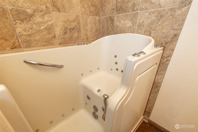 bathroom featuring a washtub