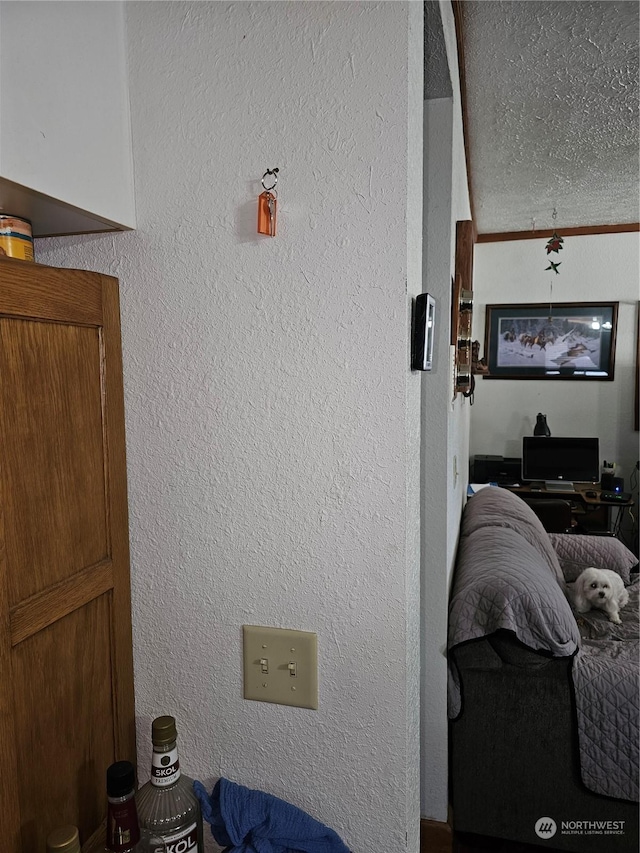 room details featuring crown molding