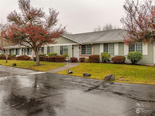 single story home featuring a front yard