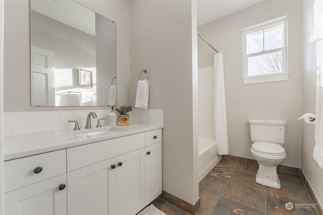 full bathroom with shower / tub combo with curtain, vanity, and toilet