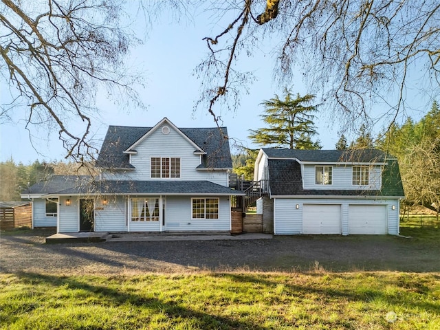 view of front facade featuring a garage and a front yard