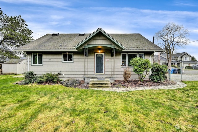 view of front of house featuring a shed and a front yard