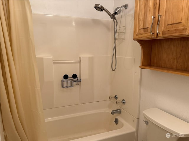 bathroom featuring toilet and shower / bath combo with shower curtain