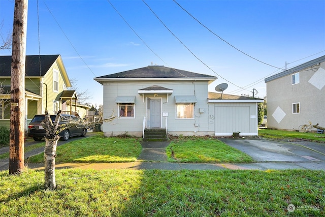 bungalow-style house with a front lawn