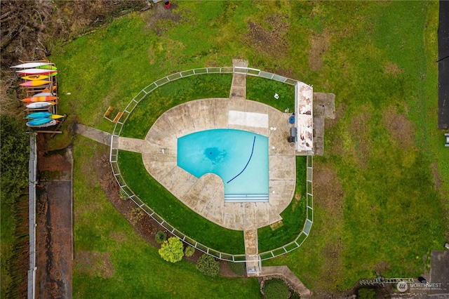 view of swimming pool