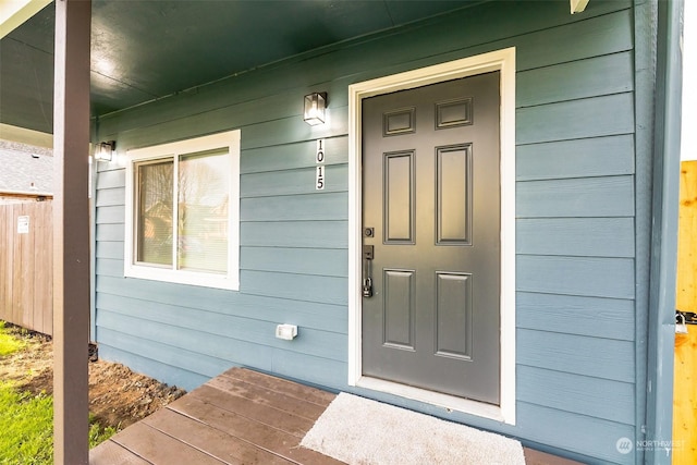 doorway to property with covered porch